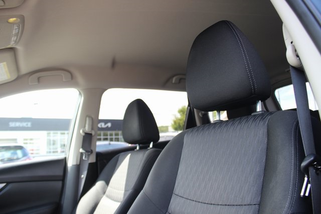 2019 Nissan Rogue SV photo 19