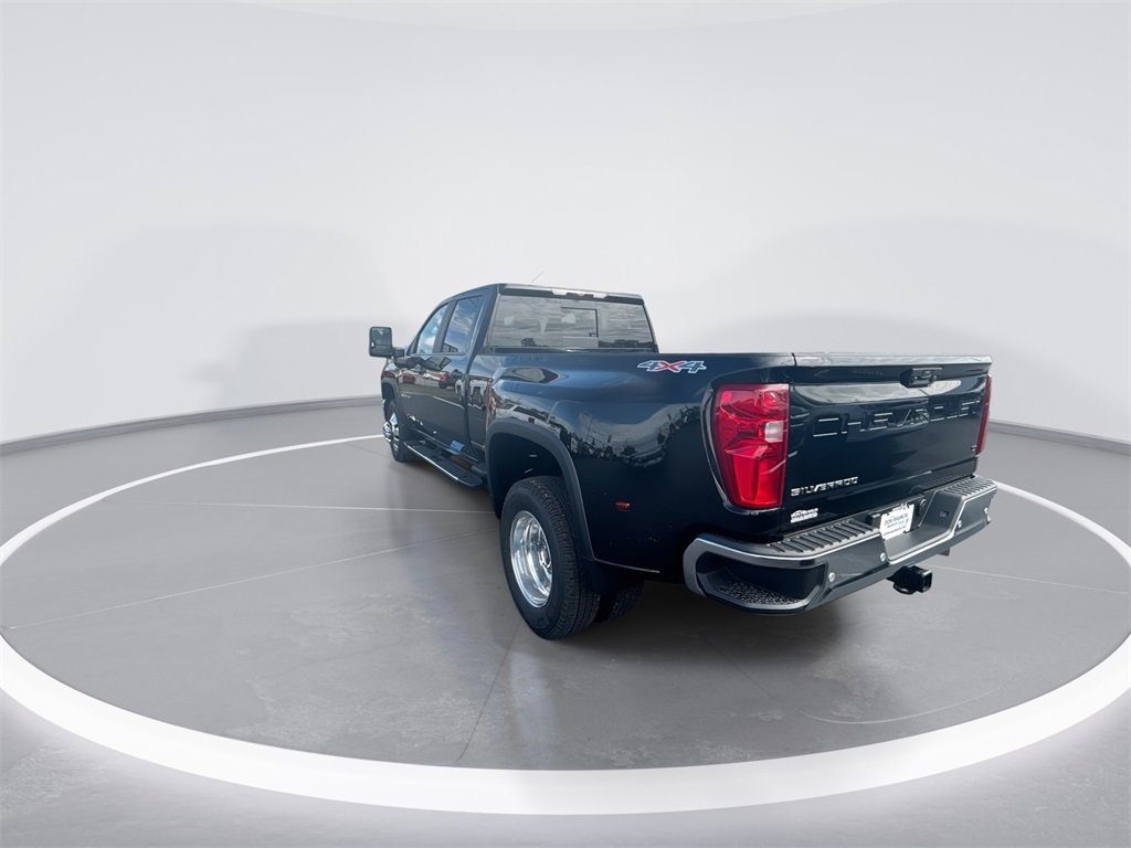 2026 Chevrolet Silverado 3500HD LT photo 3