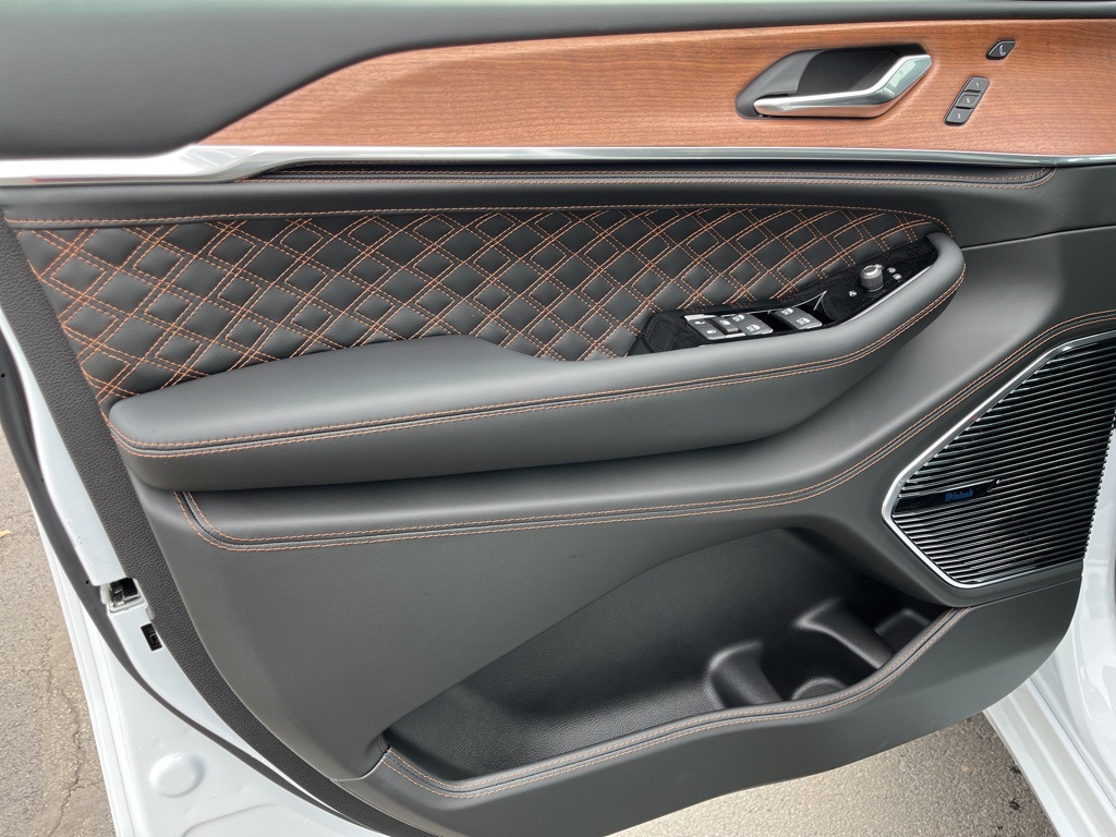 2025 Jeep Grand Cherokee L Summit Reserve photo 26