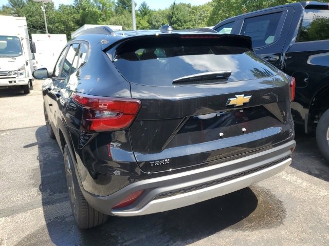 2025 Chevrolet Trax LT photo 3