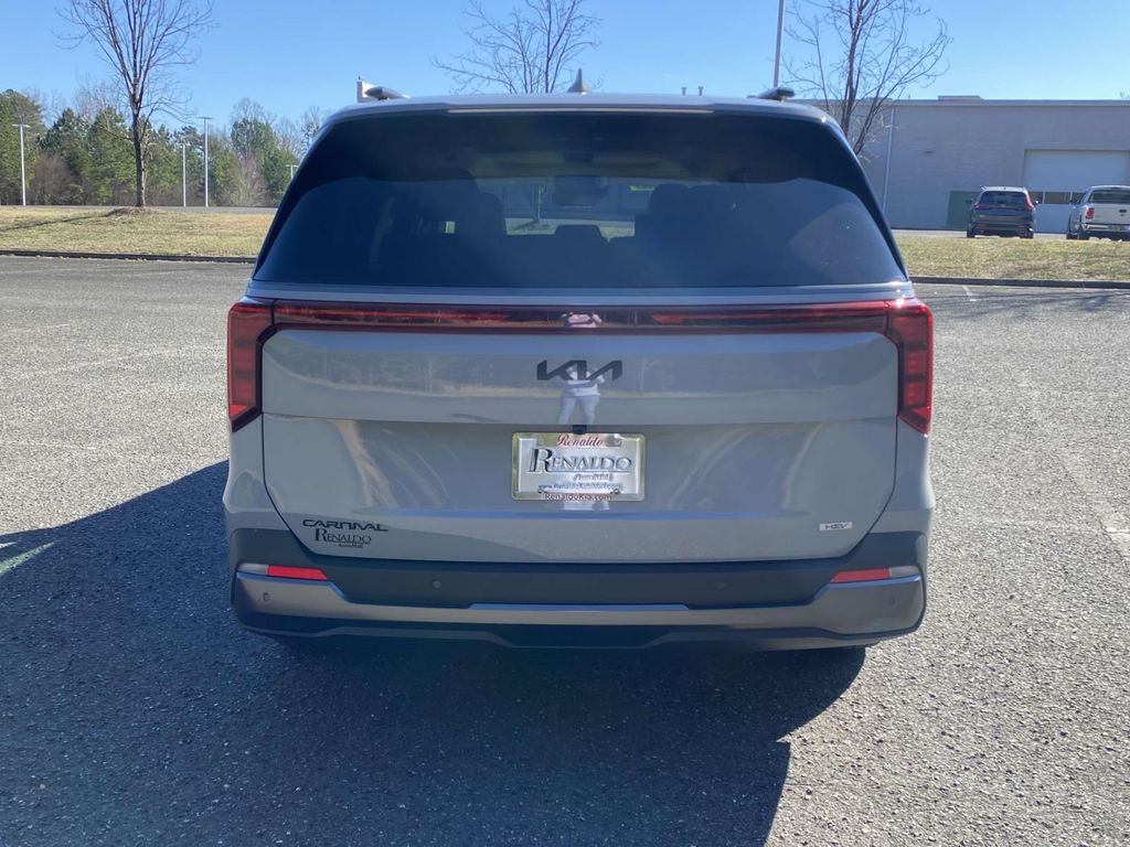 2025 Kia Carnival SX photo 3