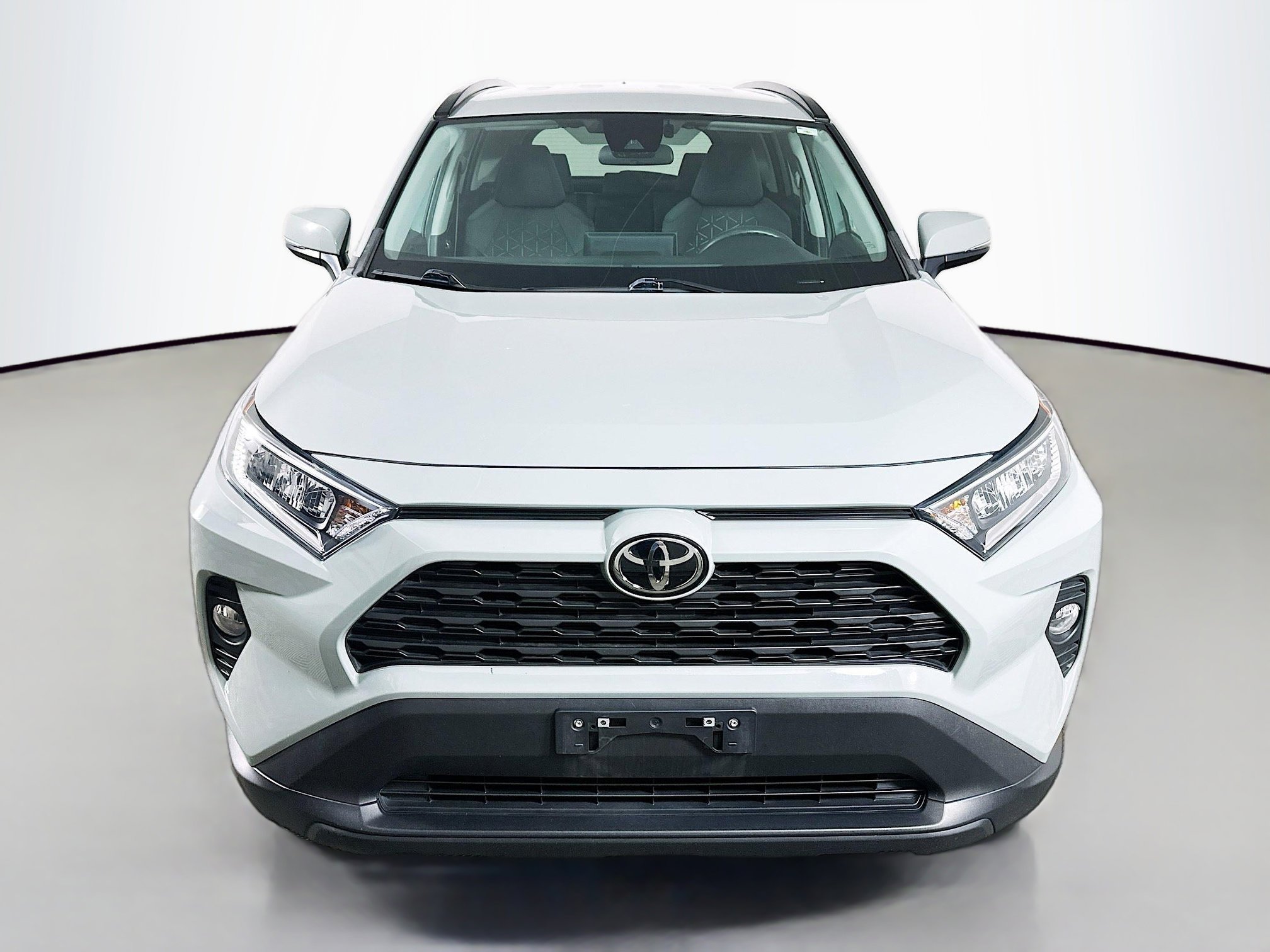 2021 Toyota RAV4 XLE photo 2