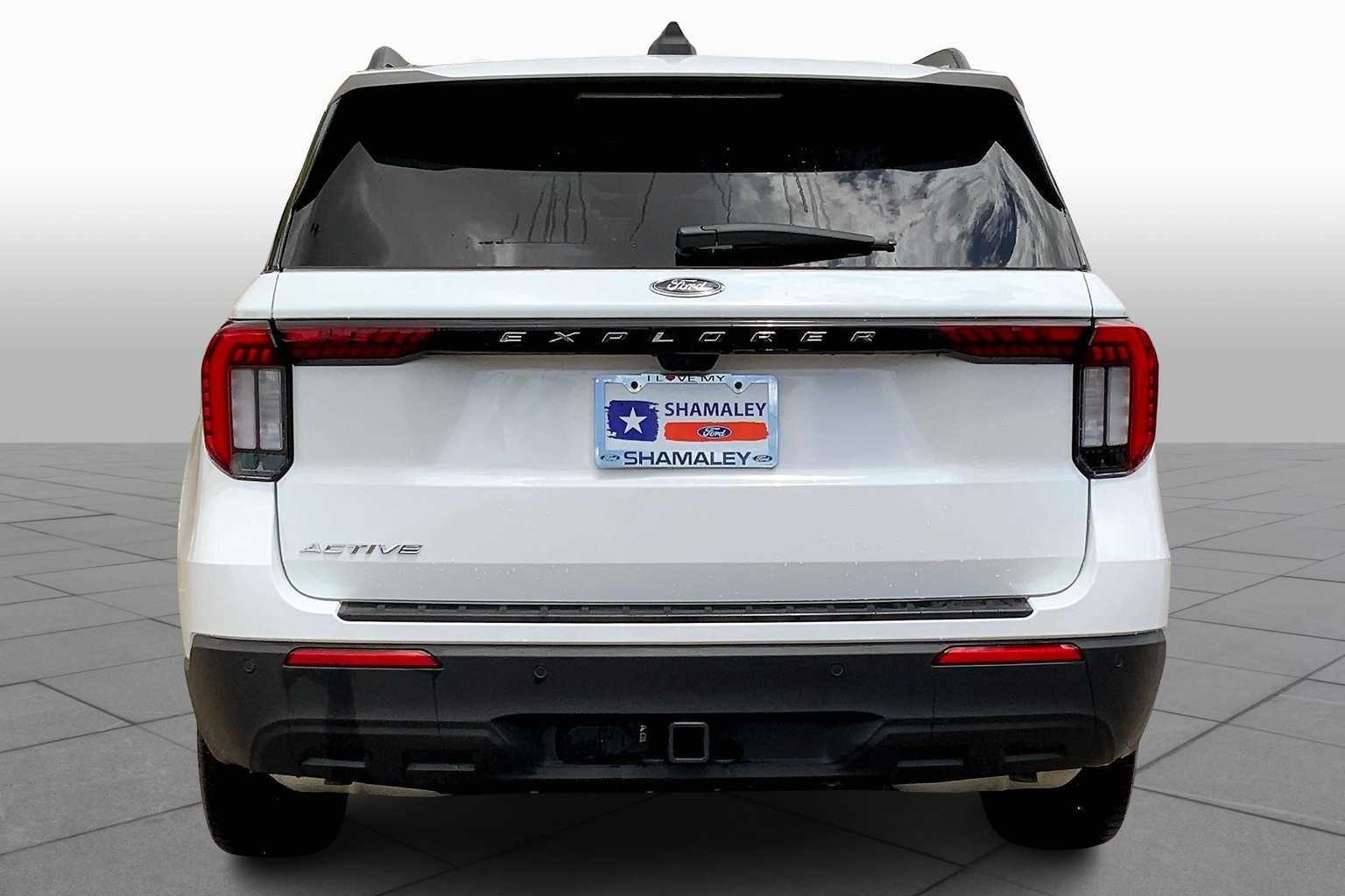 2025 Ford Explorer photo 4