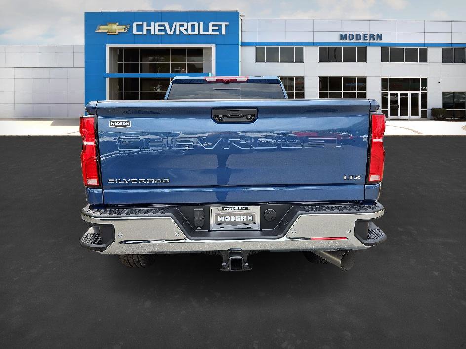 2025 Chevrolet Silverado 2500HD LTZ photo 4