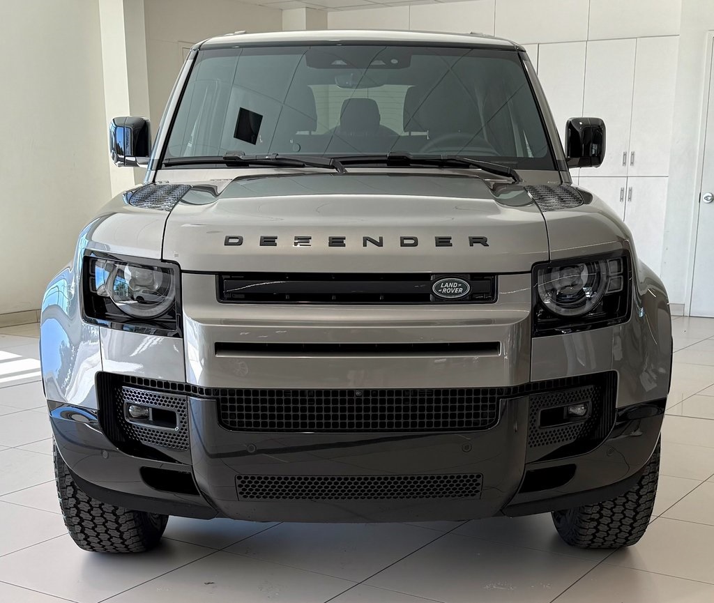 2025 Land Rover Defender 90 X-Dynamic SE photo 2