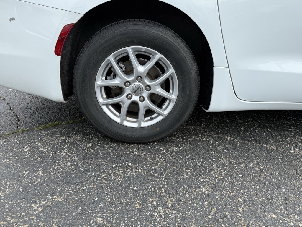 2023 Chrysler Voyager LX photo 9