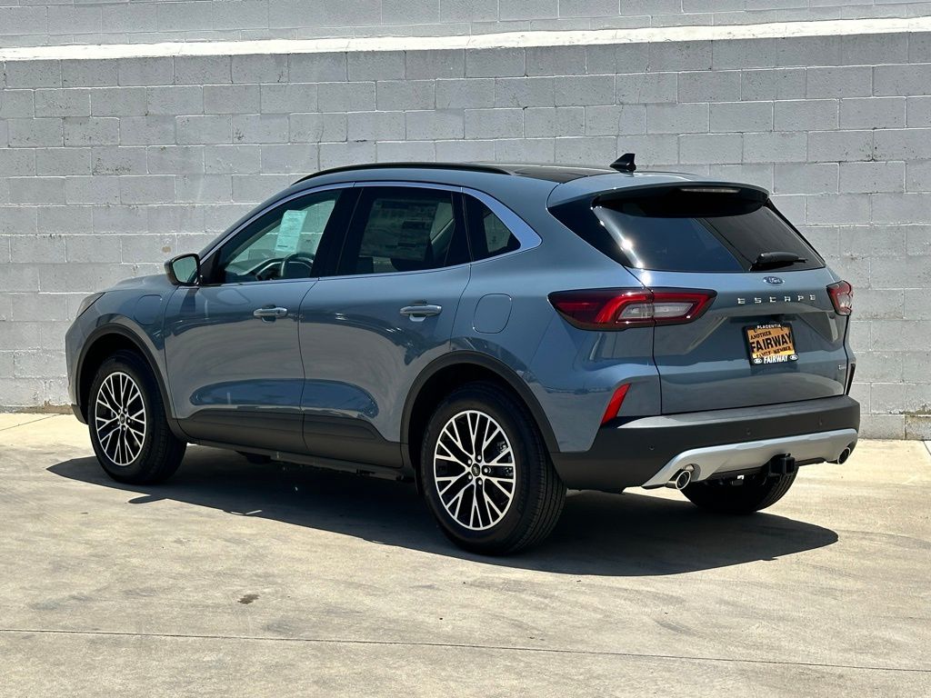 2025 Ford Escape Plug-In Hybrid photo 3
