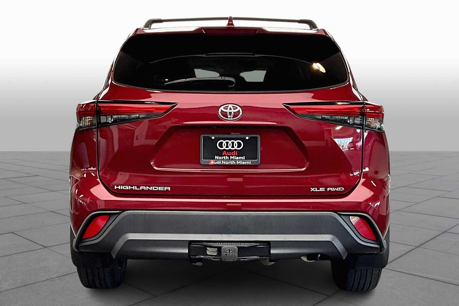 2020 Toyota Highlander XLE photo 3