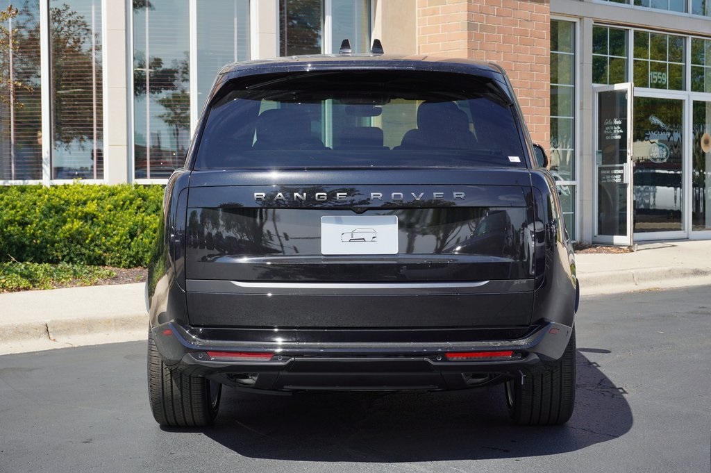 2025 Land Rover Range Rover SE photo 4