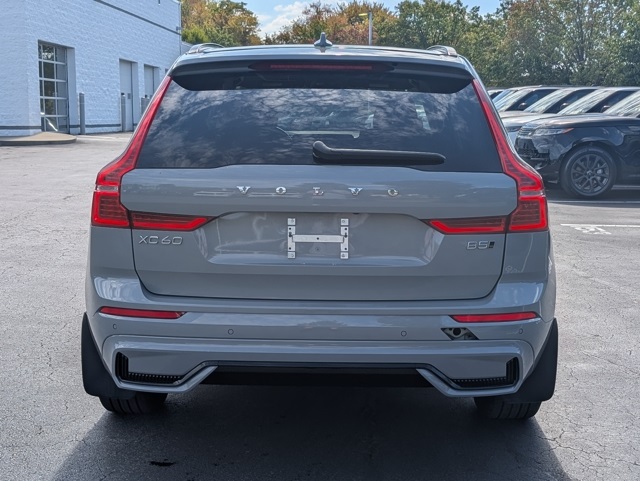 2025 Volvo XC60 B5 Core photo 4