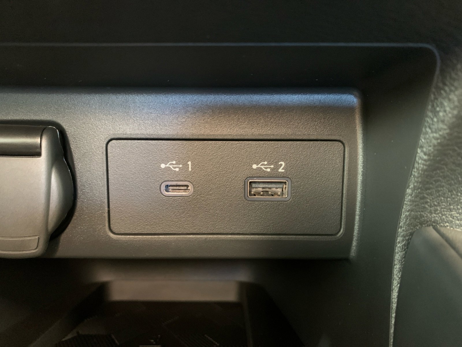 2025 Nissan Versa SR photo 17