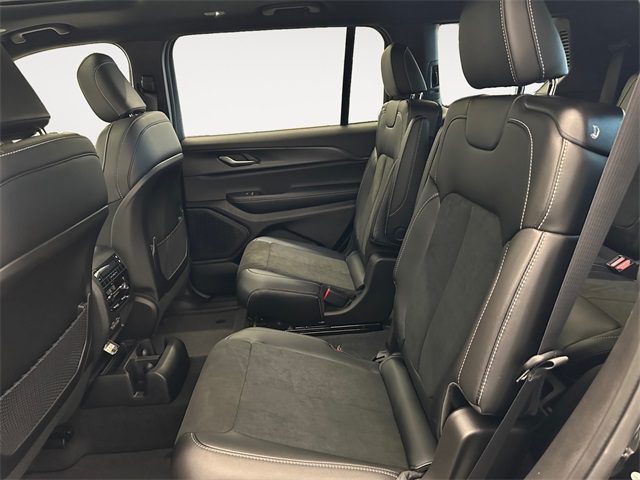 2025 Jeep Grand Cherokee Altitude X photo 11