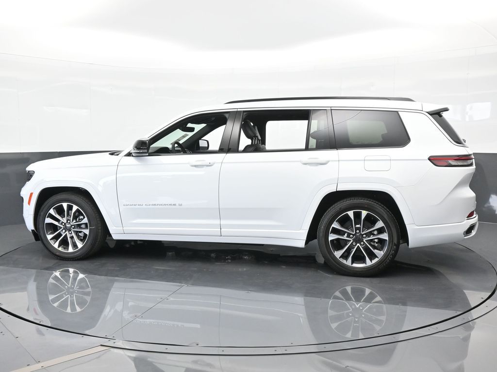 2024 Jeep Grand Cherokee Overland photo 3