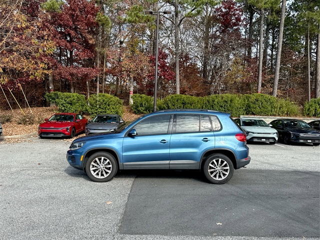 2017 Volkswagen Tiguan S photo 2