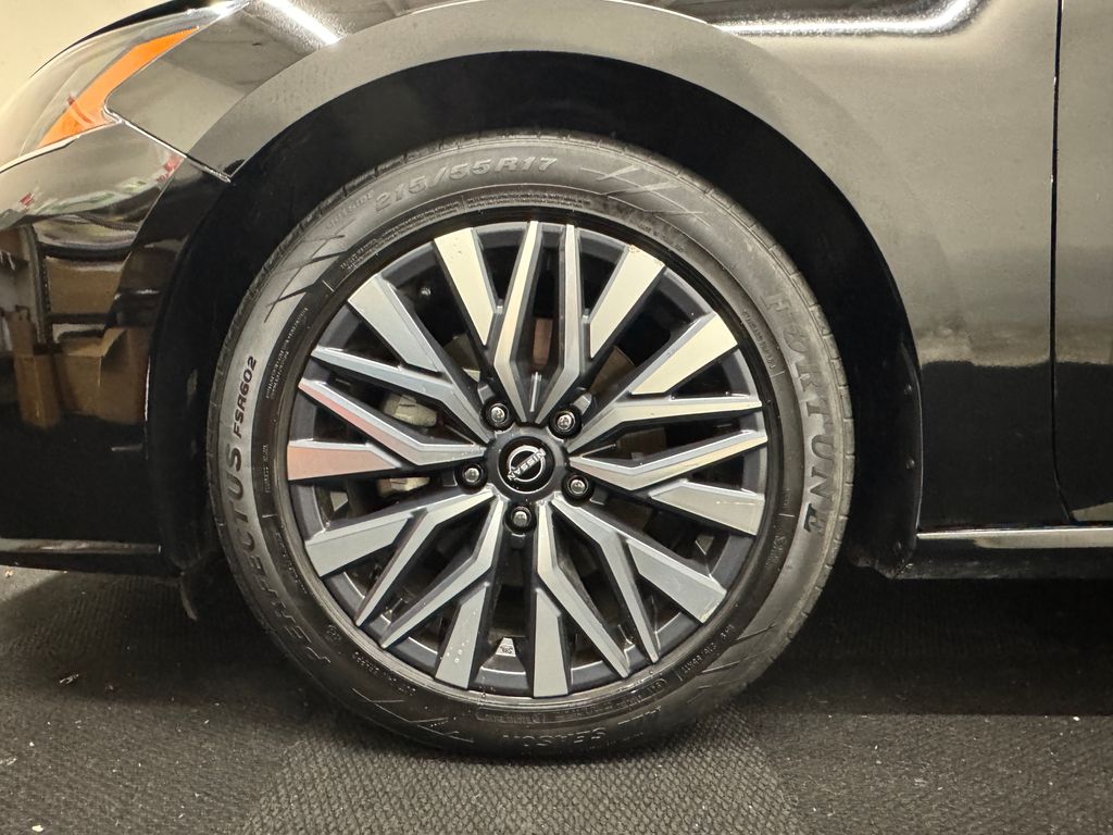 2024 Nissan Altima 2.5 SV photo 12