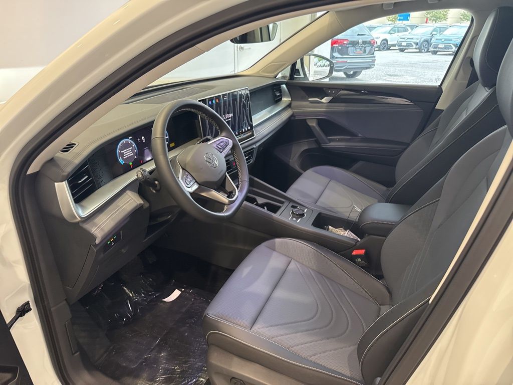 2025 Volkswagen Tiguan SE photo 11