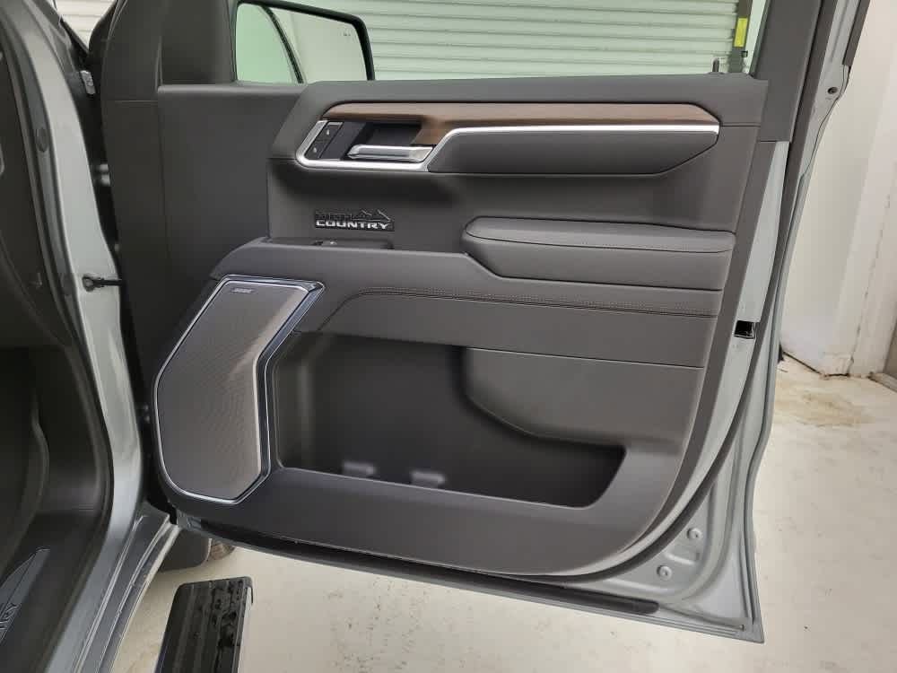 2025 Chevrolet Silverado High Country photo 41