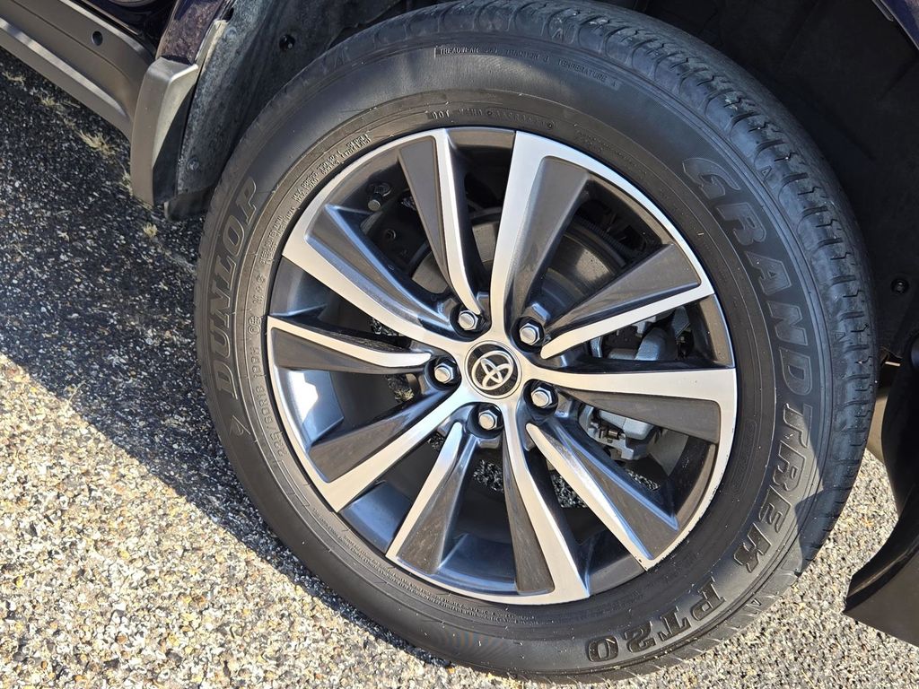 2023 Toyota Venza LE photo 5