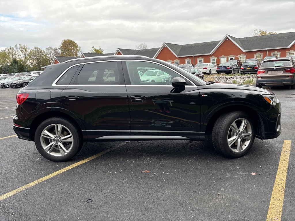 2020 Audi Q3 45 TFSI S line Premium photo 3