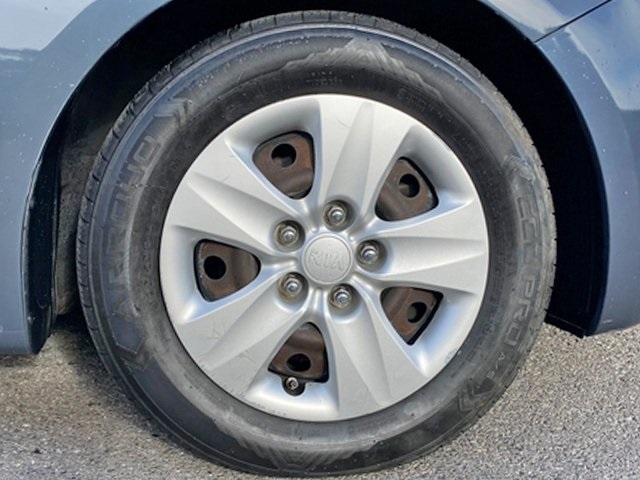 2016 Kia Forte LX photo 16