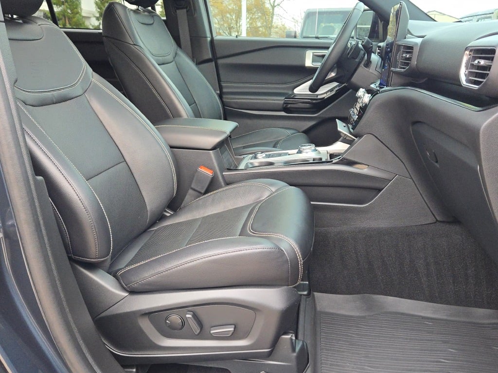 2024 Ford Explorer ST photo 3