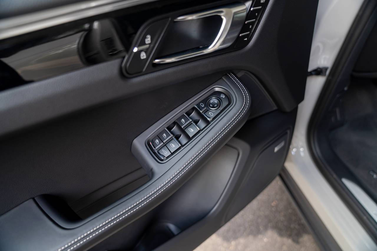 2025 Porsche Macan S photo 23