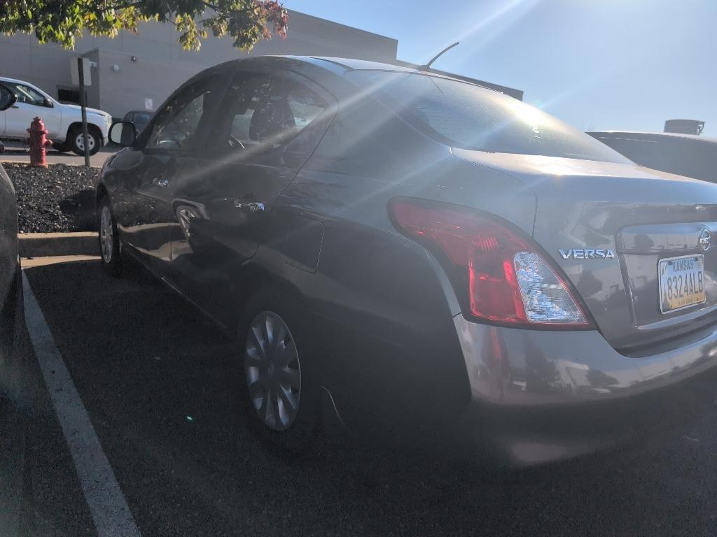 2012 Nissan Versa SV photo 3