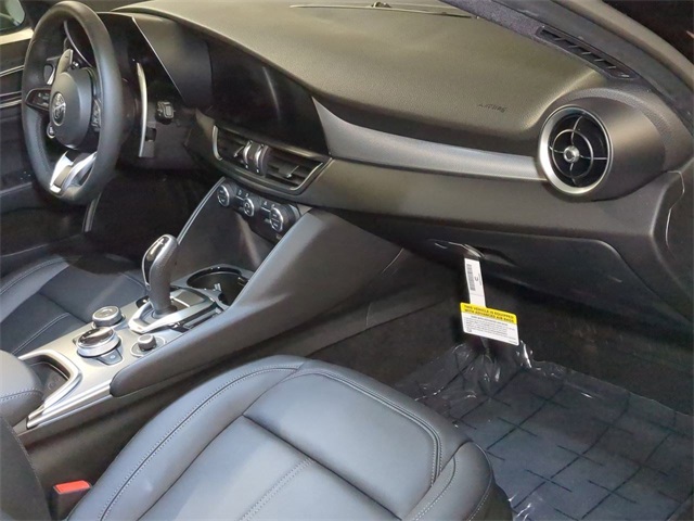 2025 Alfa Romeo Giulia Base photo 26
