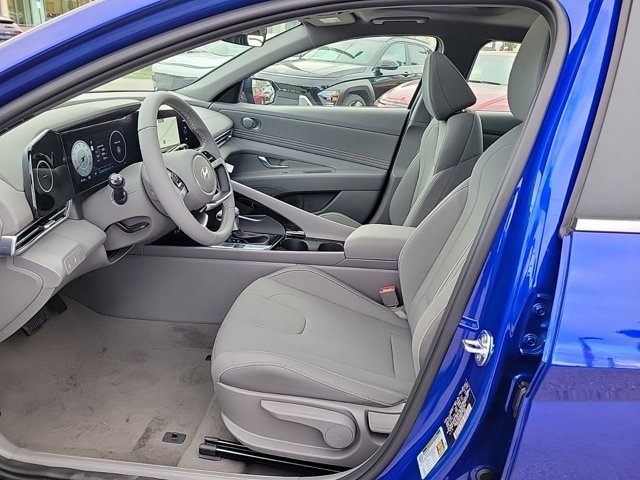 2025 Hyundai Elantra SEL Convenience photo 17