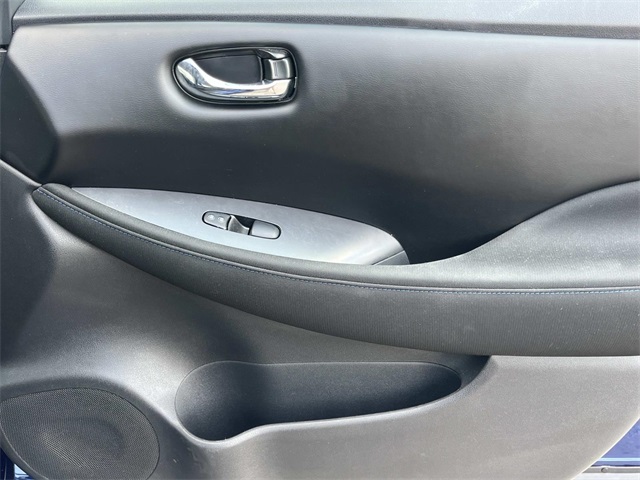2023 Nissan Leaf S photo 22