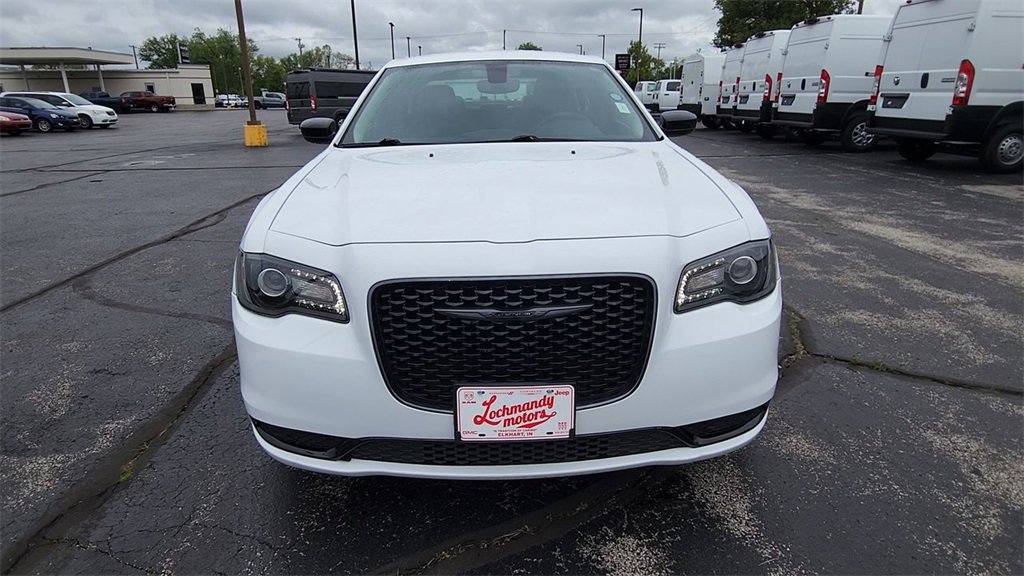 2023 Chrysler 300 Touring photo 3