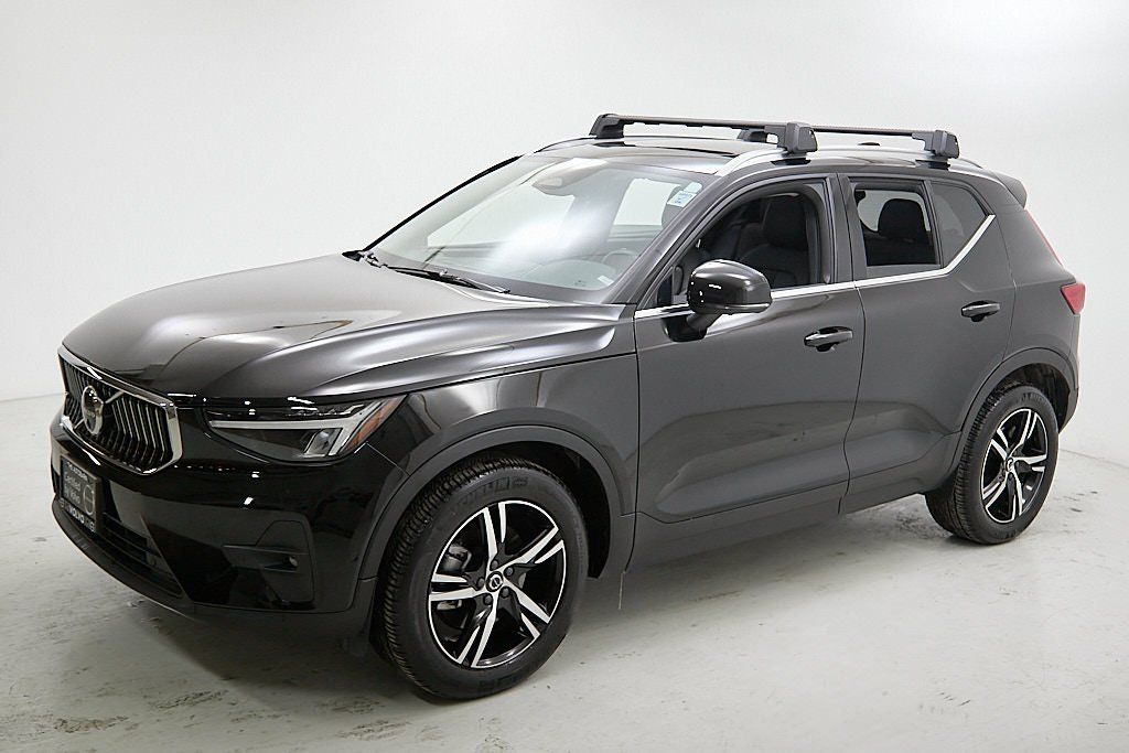 2023 VOLVO XC40 - Image 6