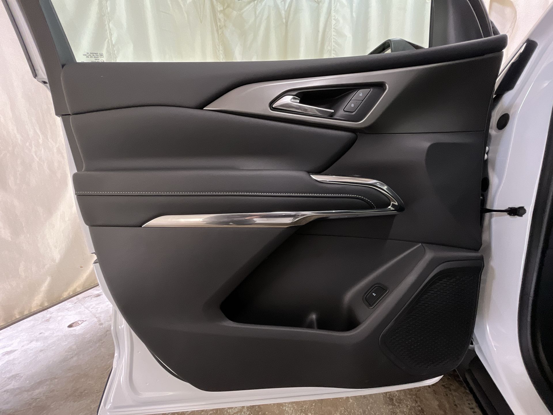 2025 Chevrolet Traverse photo 14