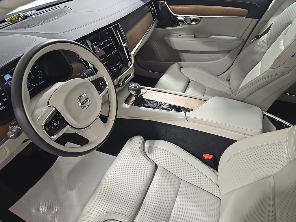 2020 Volvo S90 T6 Inscription photo 17