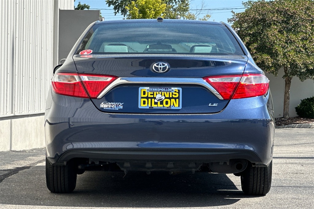 2016 Toyota Camry LE photo 3