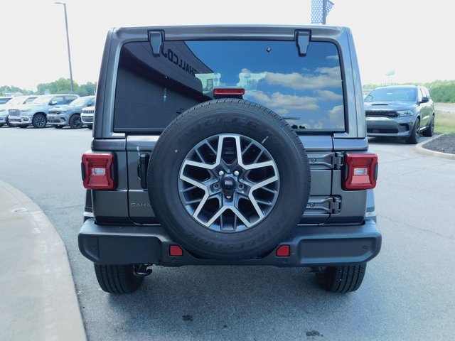 2025 Jeep Wrangler Sahara photo 7