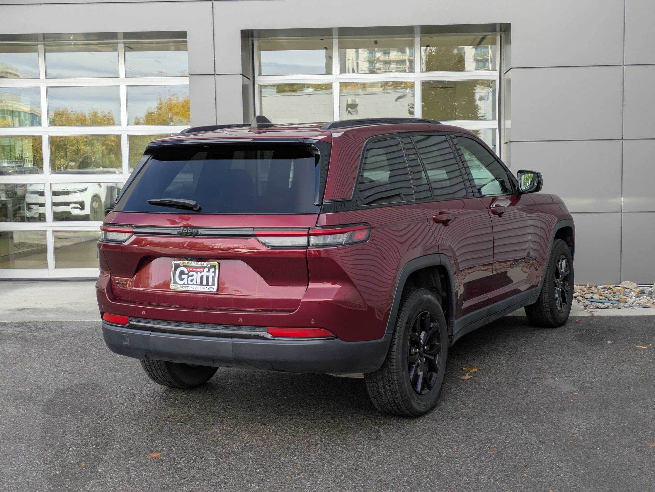 2024 Jeep Grand Cherokee Altitude photo 2