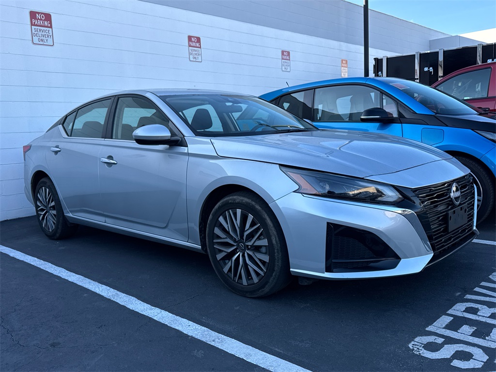 2023 Nissan Altima 2.5 SV photo 4