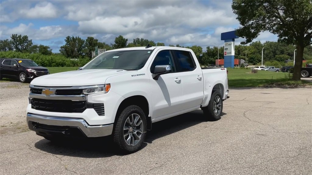 2025 Chevrolet Silverado 1500 LT photo 3