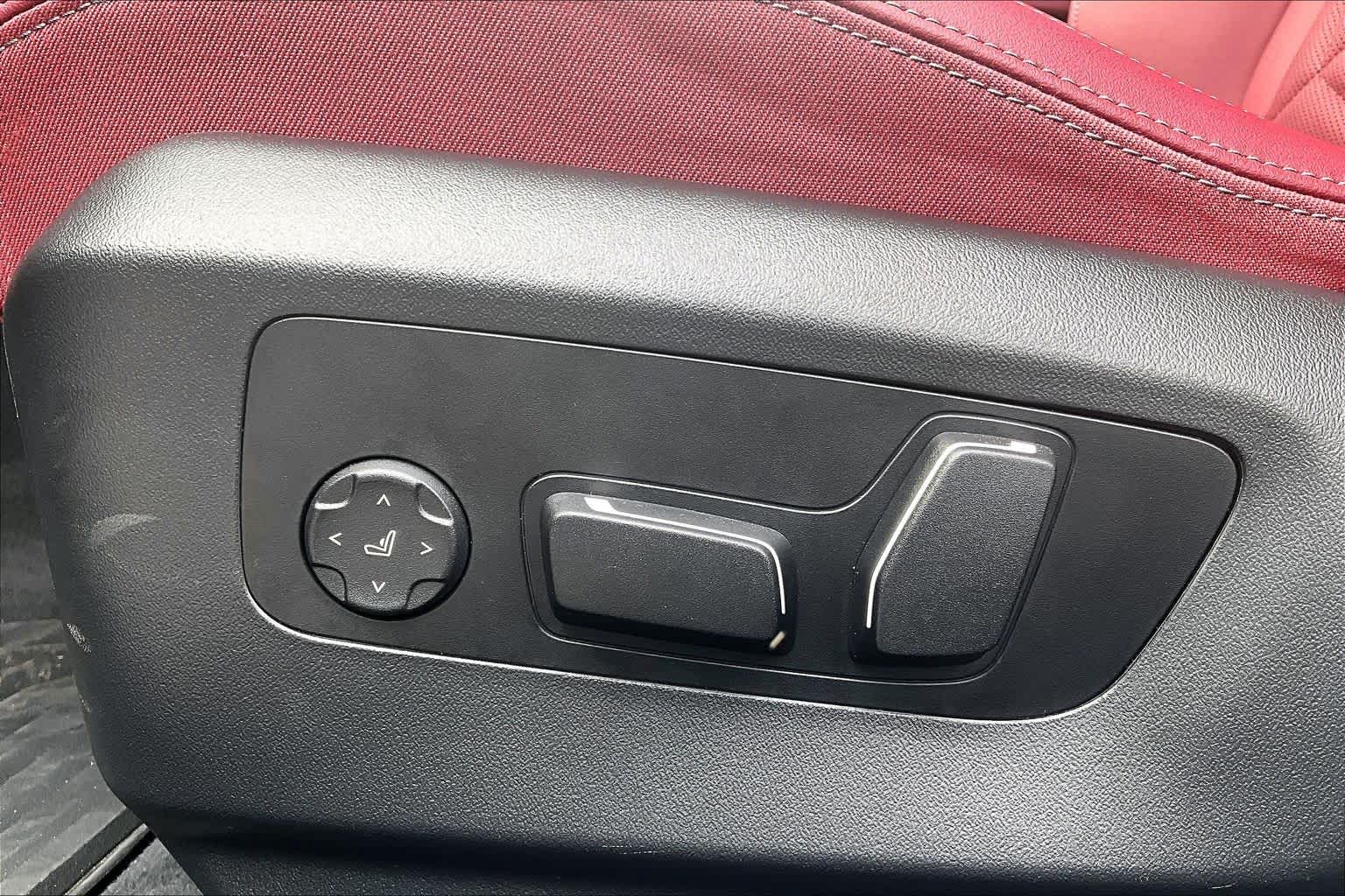 2025 BMW 5 Series 530i - Photo 34