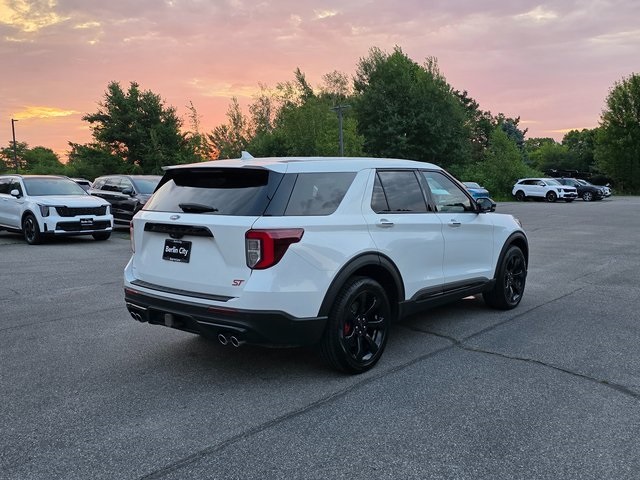 2022 Ford Explorer ST photo 2