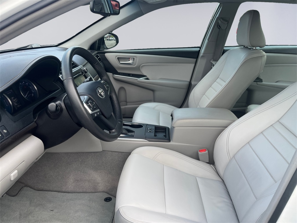 2017 Toyota Camry XLE photo 10