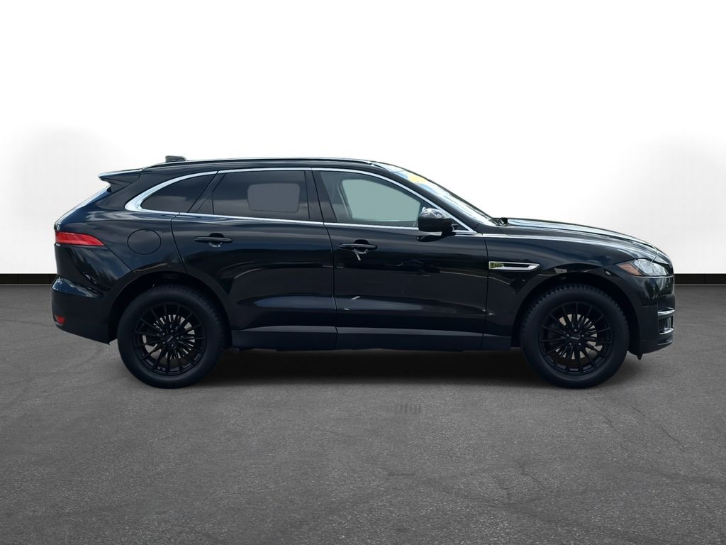 2019 Jaguar F-PACE Prestige photo 3