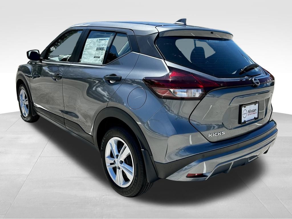 2025 Nissan Kicks Play S photo 3