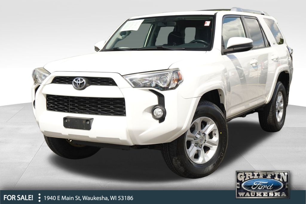 2016 Toyota 4Runner SR5 photo 2
