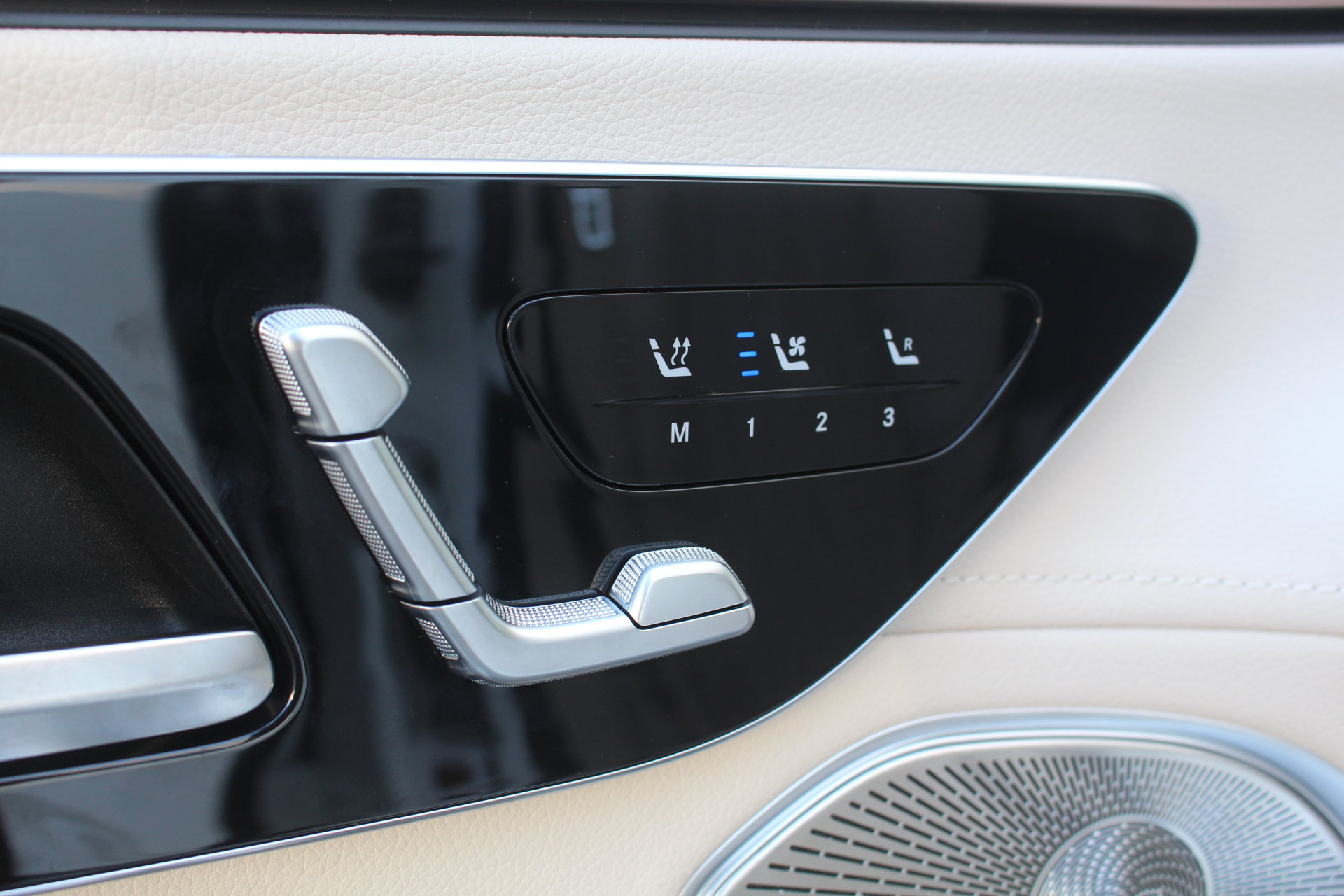 2026 Mercedes Benz EQS SUV 450 4MATIC photo 12