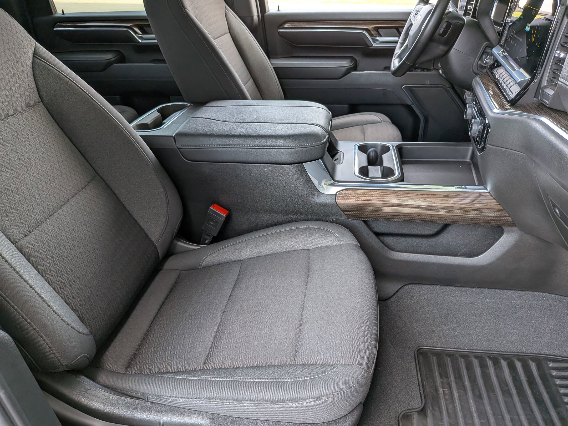 2024 Chevrolet Silverado 2500HD LT photo 32