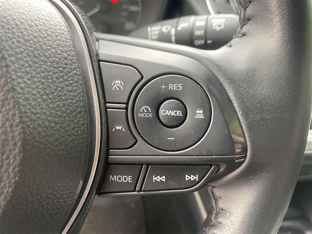2024 Toyota Corolla Cross LE photo 24
