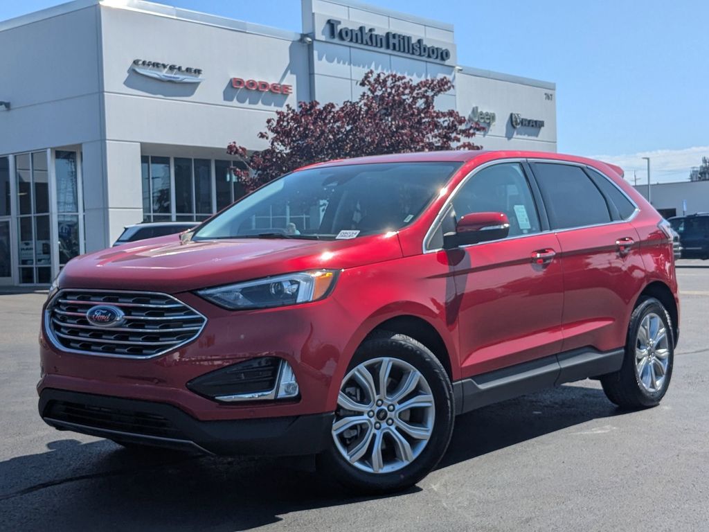 2024 Ford Edge Titanium photo 2