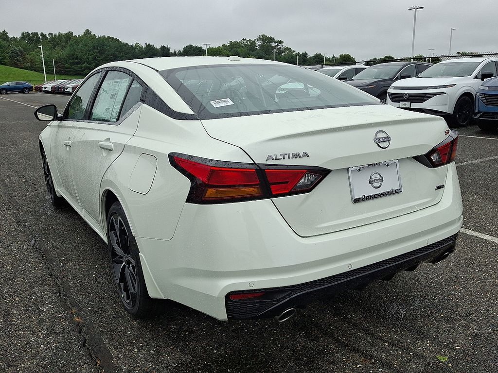 2025 Nissan Altima 2.5 SR photo 2